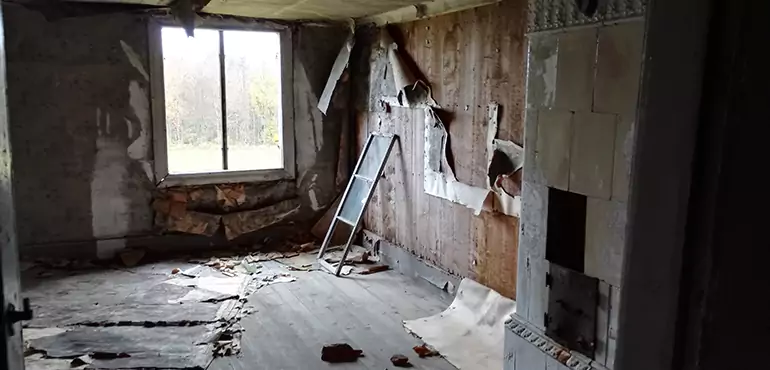 Why Selling a Distressed House Through Traditional Methods Fails in Seattle